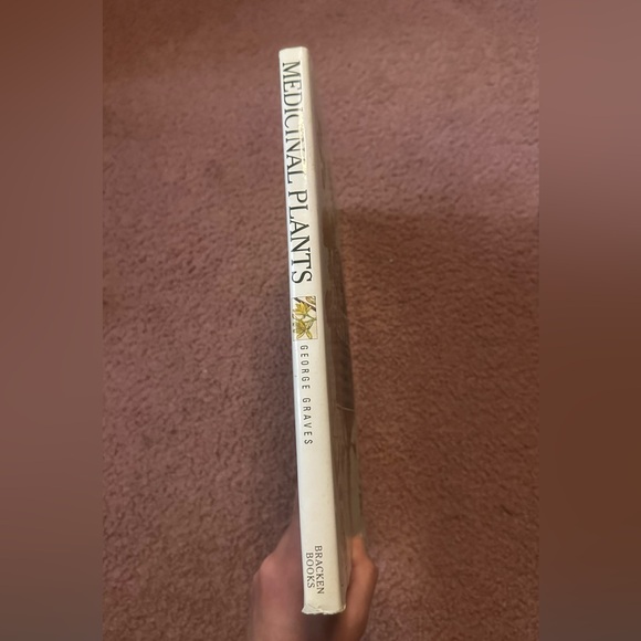 Illustrated Guide to Medicinal Plants Book - Picture 3 of 5